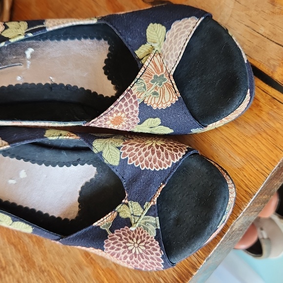 Very Volatile Canvas Floral Shoes - Picture 8 of 16